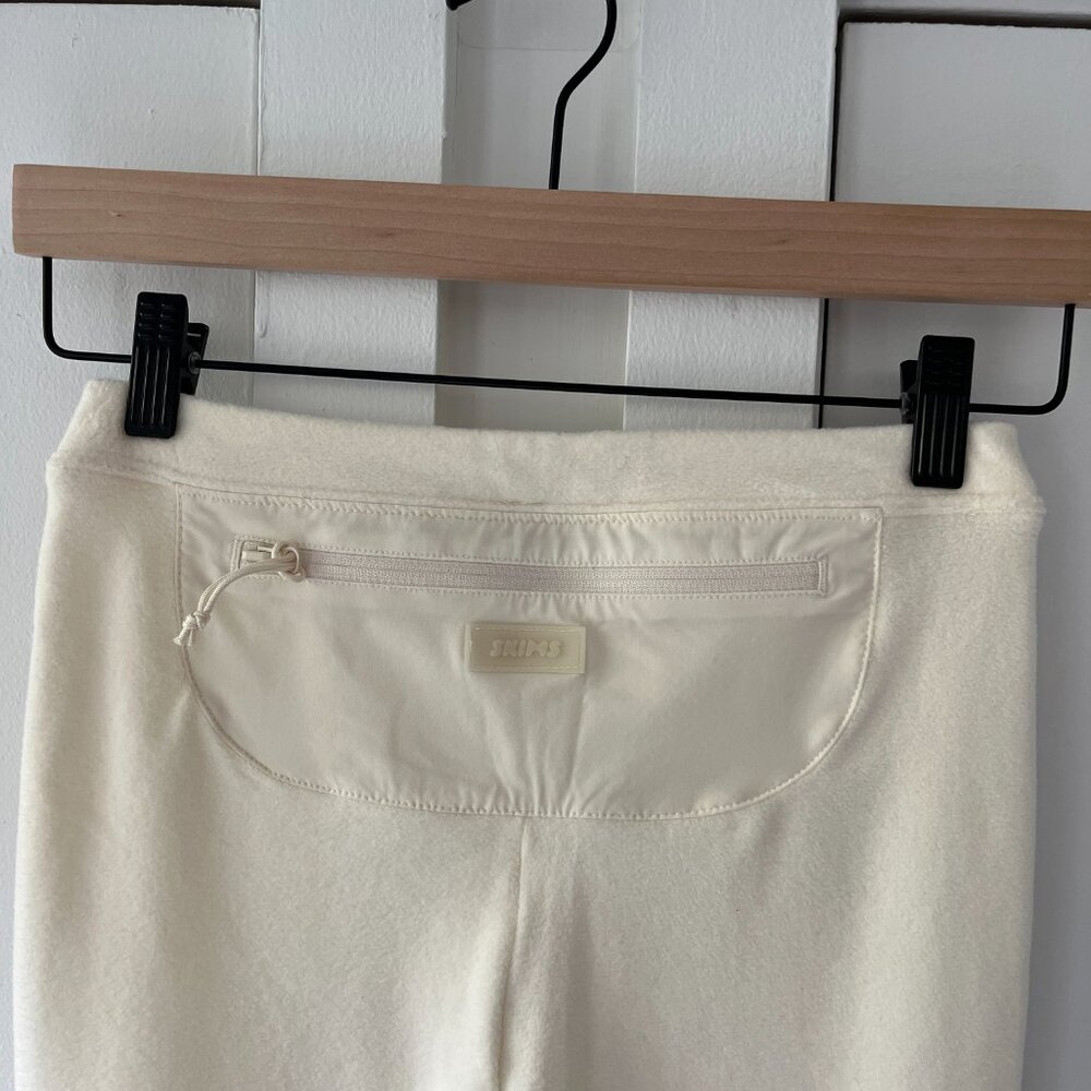 SKIMS Outdoor Fleece Flare Leg Sweatpants - Ecru - Size S